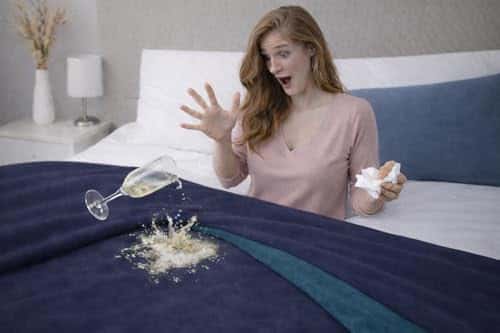 Lemmiklooma tekk/kate – veekindel suurus Königin, värv kuninglik sinine tumeroheline (Bedding Aid)