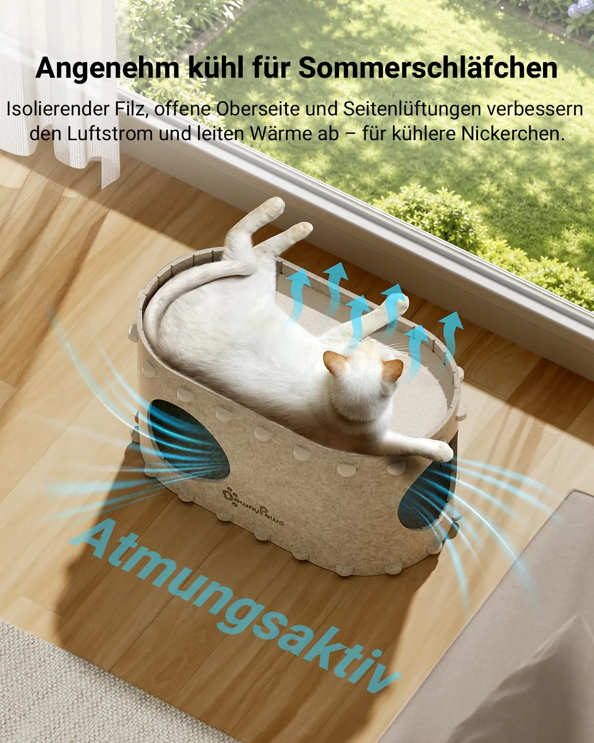 Valge kass lamab vildist maja lahtisel ülemisel korrusel